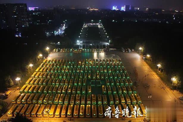 世界青少年足球賽青島開戰(zhàn),溫馨校車助力 世界青少年足球賽青島開戰(zhàn),溫馨校車助力