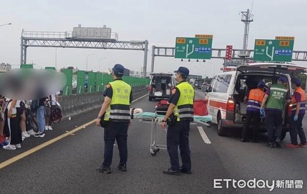 快訊 永平工商校車(chē)國(guó)一與大貨車(chē)事故!22學(xué)生 1司機(jī)受傷 堵8公里 快訊 永平工商校車(chē)國(guó)一與大貨車(chē)事故!22學(xué)生 1司機(jī)受傷 堵8公里