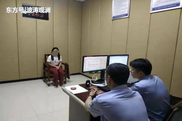 河南洛陽一嚴(yán)重超載“黑校車”被查 河南洛陽一嚴(yán)重超載“黑校車”被查