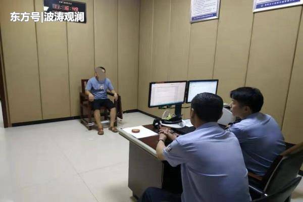 河南洛陽一嚴(yán)重超載“黑校車”被查 河南洛陽一嚴(yán)重超載“黑校車”被查