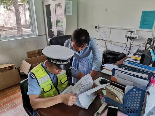 開(kāi)學(xué)季!濟(jì)源交警深入校園送“安全” 開(kāi)學(xué)季!濟(jì)源交警深入校園送“安全”