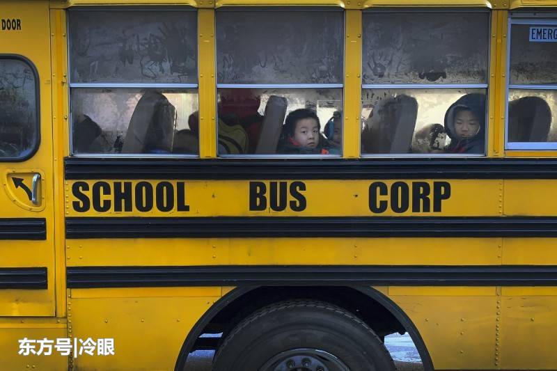 嚇人!美國校車女司機酒駕又連闖紅燈,還不準(zhǔn)小孩下車 嚇人!美國校車女司機酒駕又連闖紅燈,還不準(zhǔn)小孩下車