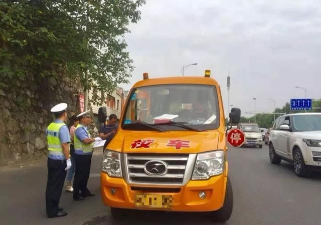 湘潭一校車司機酒駕心存僥幸“走捷徑”,交警蜀黍:沒想到吧? 湘潭一校車司機酒駕心存僥幸“走捷徑”,交警蜀黍:沒想到吧?