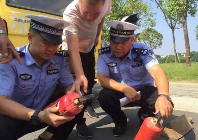 湘潭一校車司機酒駕心存僥幸“走捷徑”,交警蜀黍:沒想到吧? 湘潭一校車司機酒駕心存僥幸“走捷徑”,交警蜀黍:沒想到吧?