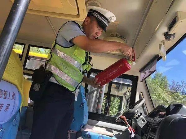 遼源校車徹底大檢查，保障孩子安全