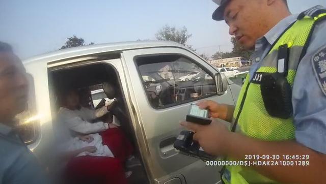 邯鄲交警查獲超員“黑校車” 駕駛人面臨高額罰金