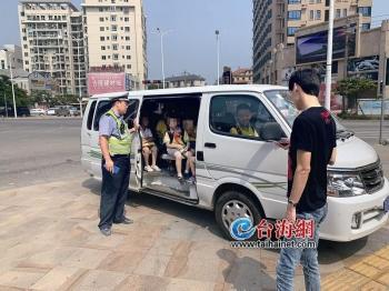 未取得校車標牌、超員、未隨車攜帶駕駛證 漳州一“黑校車”被罰萬元并扣分扣車