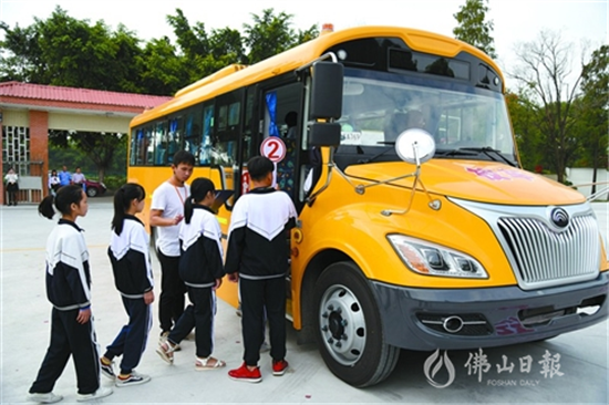 三水校車安全管理新規(guī)出爐 配置衛(wèi)星定位實(shí)時監(jiān)控 三水校車安全管理新規(guī)出爐 配置衛(wèi)星定位實(shí)時監(jiān)控