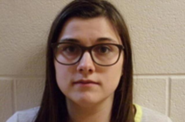 雙胞胎兄弟與姐姐過馬路去上學(xué),被粗心女司機撞倒、全部身亡 雙胞胎兄弟與姐姐過馬路去上學(xué),被粗心女司機撞倒、全部身亡