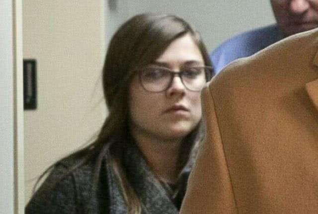 雙胞胎兄弟與姐姐過馬路去上學(xué),被粗心女司機撞倒、全部身亡 雙胞胎兄弟與姐姐過馬路去上學(xué),被粗心女司機撞倒、全部身亡