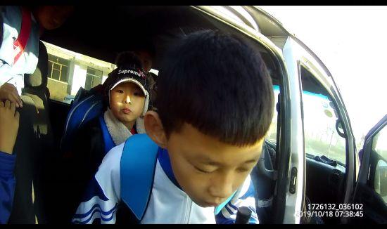 案例微觀 | 超員118%!泰來交警查處一輛嚴重超員黑校車 案例微觀 | 超員118%!泰來交警查處一輛嚴重超員黑校車