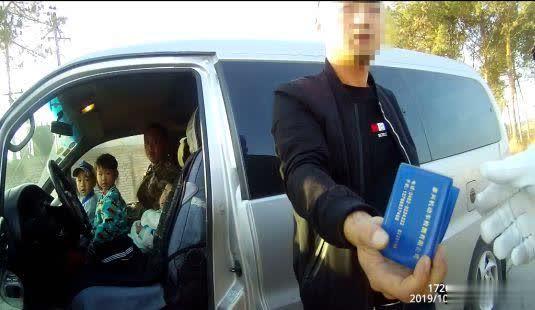 案例微觀 | 超員118%!泰來交警查處一輛嚴重超員黑校車 案例微觀 | 超員118%!泰來交警查處一輛嚴重超員黑校車