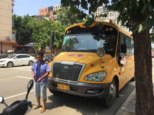 7座面包車竟然塞進了19個娃娃 今天就曝光你 7座面包車竟然塞進了19個娃娃 今天就曝光你