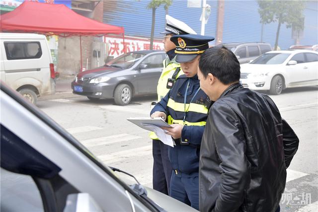 觀山湖區(qū)多部門聯(lián)合執(zhí)法 整治打擊“黑校車” 觀山湖區(qū)多部門聯(lián)合執(zhí)法 整治打擊“黑校車”