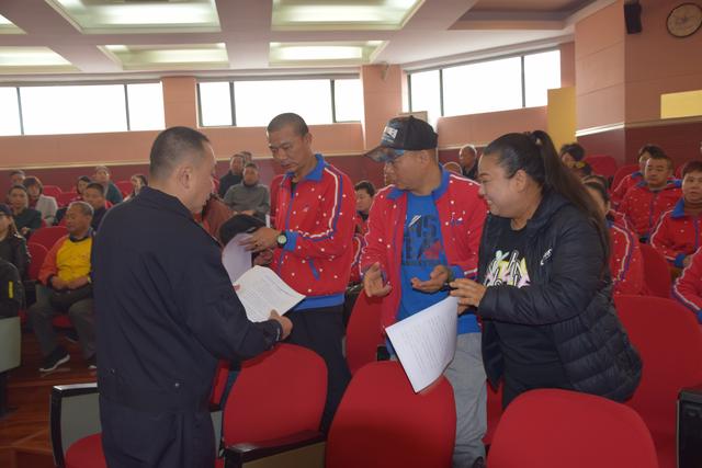 增強(qiáng)交通意識 筑牢學(xué)校安全防線 增強(qiáng)交通意識 筑牢學(xué)校安全防線