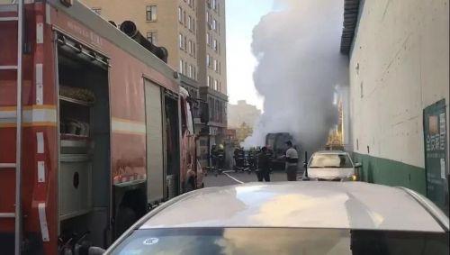 驚險!延吉一司機(jī)用明火暖車,將校車燒成空殼! 驚險!延吉一司機(jī)用明火暖車,將校車燒成空殼!