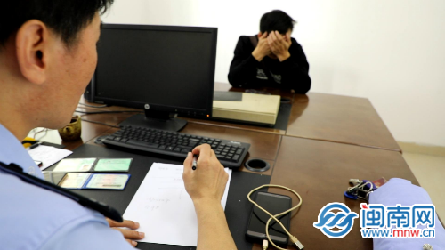 漳州一男子違法運營黑校車 超載被抓罰款10000元 漳州一男子違法運營黑校車 超載被抓罰款10000元