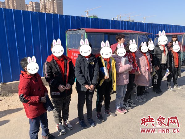 一天查獲6起“黑校車” 鄭州交警五大隊嚴查接送學生車輛超員駕駛交通違法行為