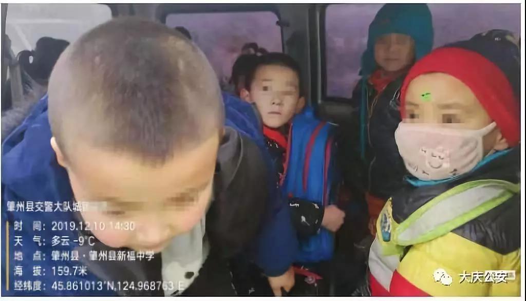 危險！“黑校車”里塞滿小寶寶