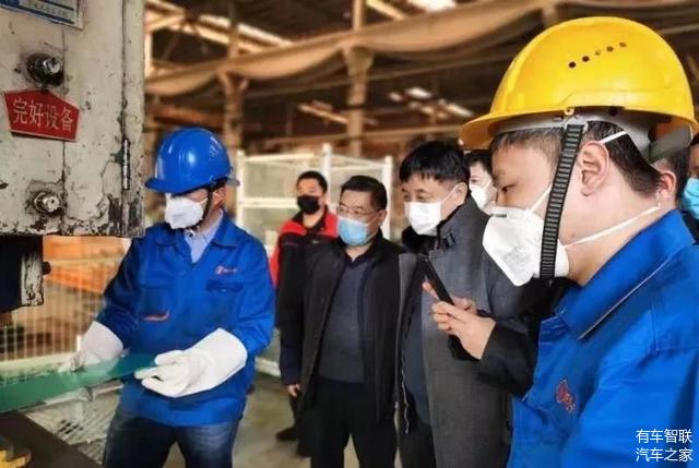 五菱車間造口罩 比亞迪投產(chǎn)消毒水 抵抗疫情汽車人還在行動！