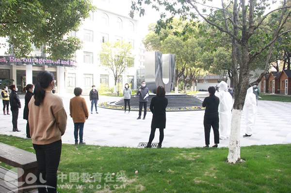 即將復(fù)學(xué)如何做好疫情防控?杭實(shí)外開展“情景式”防疫演練,提升疫情防控應(yīng)急處置能力 即將復(fù)學(xué)如何做好疫情防控?杭實(shí)外開展“情景式”防疫演練,提升疫情防控應(yīng)急處置能力