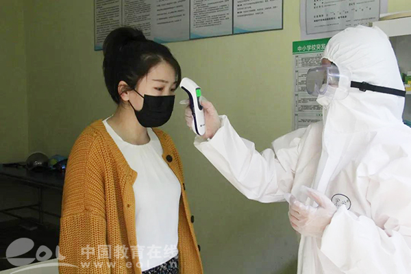 即將復(fù)學(xué)如何做好疫情防控?杭實(shí)外開展“情景式”防疫演練,提升疫情防控應(yīng)急處置能力 即將復(fù)學(xué)如何做好疫情防控?杭實(shí)外開展“情景式”防疫演練,提升疫情防控應(yīng)急處置能力