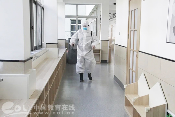 即將復(fù)學(xué)如何做好疫情防控?杭實(shí)外開展“情景式”防疫演練,提升疫情防控應(yīng)急處置能力 即將復(fù)學(xué)如何做好疫情防控?杭實(shí)外開展“情景式”防疫演練,提升疫情防控應(yīng)急處置能力