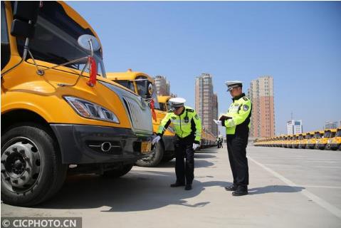 江蘇連云港:校車體檢待開學 江蘇連云港:校車體檢待開學