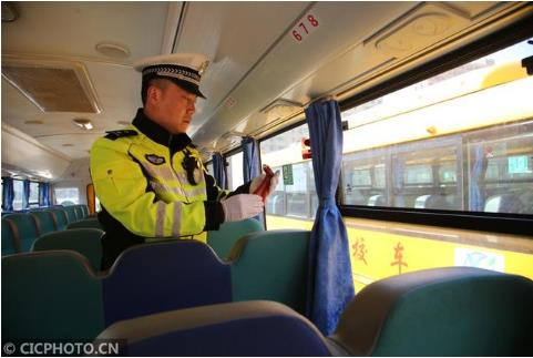 江蘇連云港:校車體檢待開學 江蘇連云港:校車體檢待開學