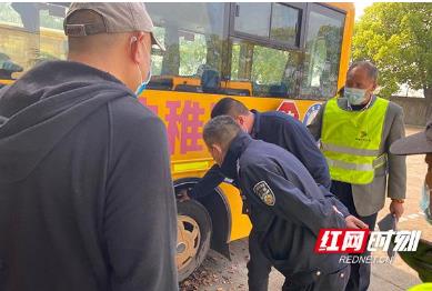 株洲石峰交警:多部門聯動整治校車“頑瘴痼疾” 株洲石峰交警:多部門聯動整治校車“頑瘴痼疾”