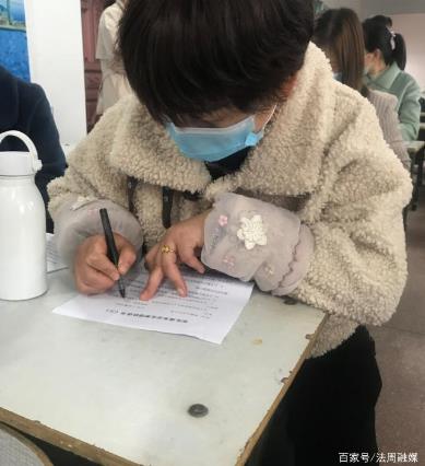 桃源楓樹鄉(xiāng)中心小學(xué):召開春季校車安全會議 桃源楓樹鄉(xiāng)中心小學(xué):召開春季校車安全會議