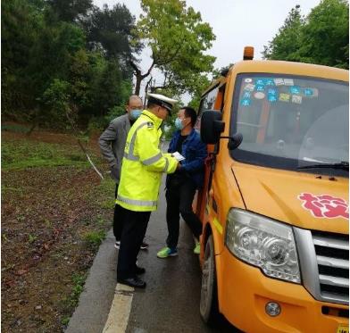 武岡市：多部門聯動開展校車安全檢查