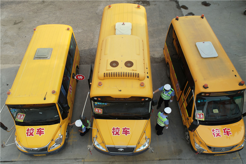 河北沙河:校車“體檢”迎復(fù)學(xué) 河北沙河:校車“體檢”迎復(fù)學(xué)
