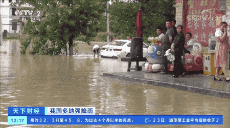 緊急！緊急！84條河流現超警洪水！上萬畝農田被淹，校車陷1米深積水…