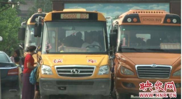 無牌不帶證還超員 鹿邑一幼兒園校車引家長擔憂 無牌不帶證還超員 鹿邑一幼兒園校車引家長擔憂