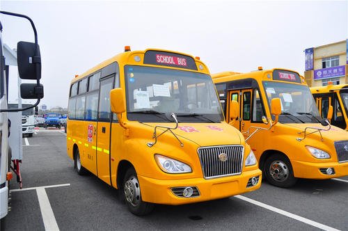 校車在醫院消防通道停車，幼兒園說已備案，院方：自己畫的停車位