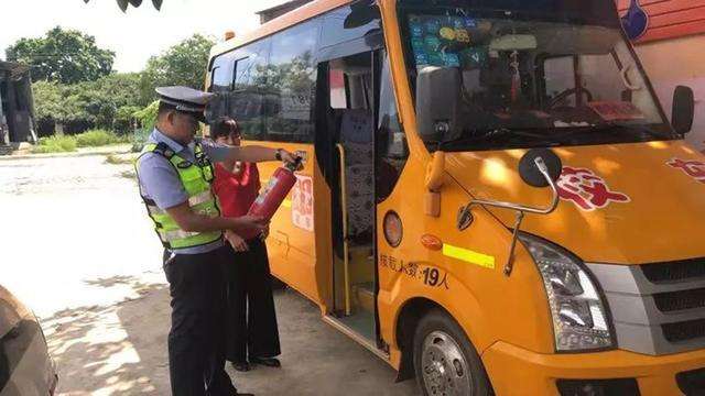湖南常德:聯合開展校車安全檢查 打好本學期護校收官戰 湖南常德:聯合開展校車安全檢查 打好本學期護校收官戰