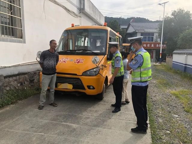 無資質也敢開校車?!鉛廠校車司機遭重罰 無資質也敢開校車?!鉛廠校車司機遭重罰