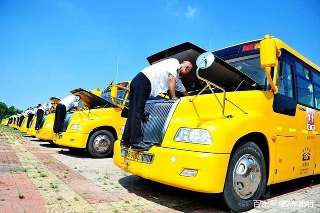 青島校車服務(wù)標(biāo)準(zhǔn)通過(guò)國(guó)家級(jí)驗(yàn)收 有望成為全國(guó)標(biāo)準(zhǔn)