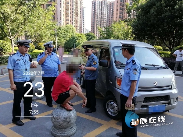 天心區開展無證校車整治行動/ 天心區開展無證校車整治行動