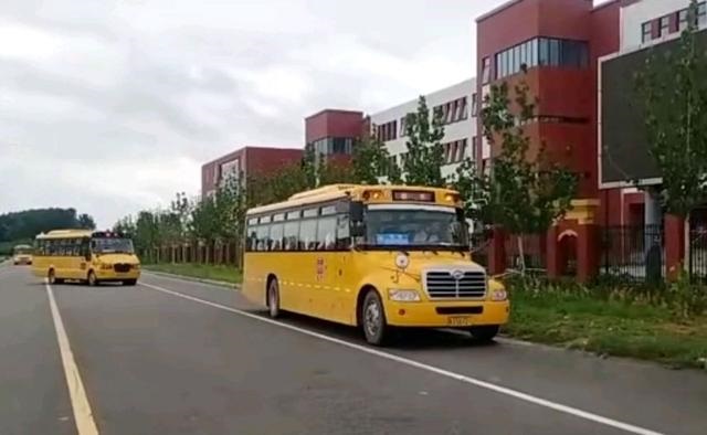 莆田一幼兒被悶校車7小時窒息，幼兒園賠了91萬后，這事還沒完……