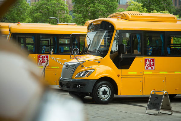 校車安全咋保障?看看咱“河南造”的最新技能! 校車安全咋保障?看看咱“河南造”的最新技能!