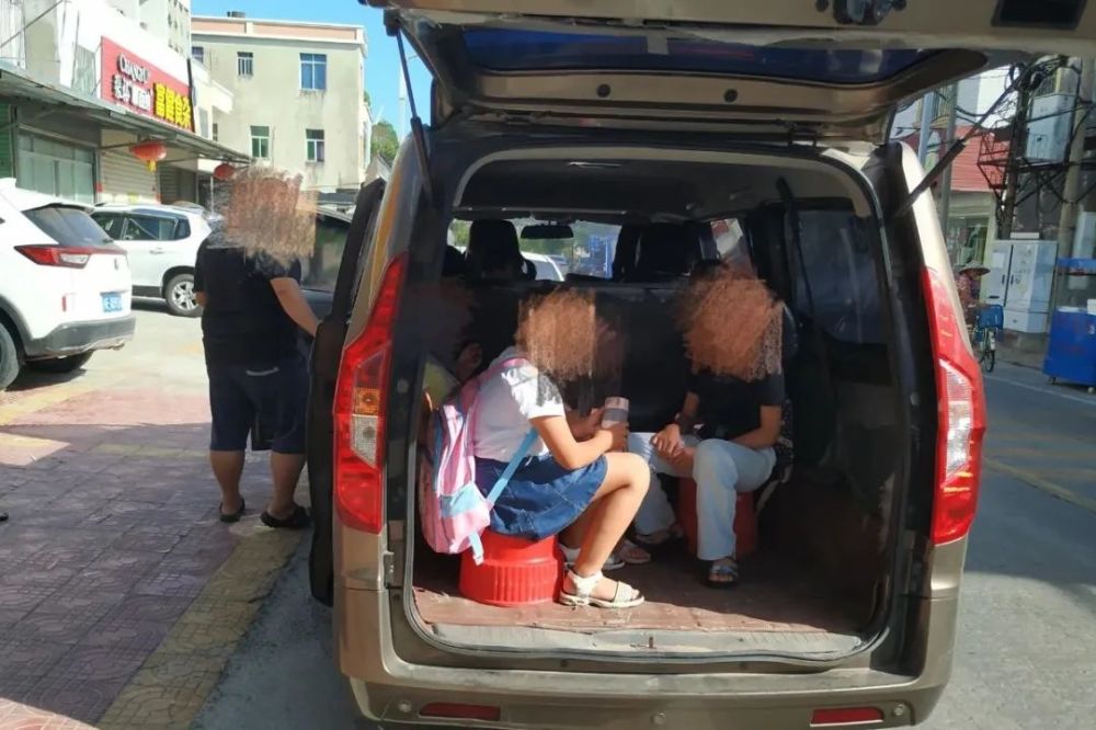 福建漳州交警開出“萬元”罰單！“黑校車”