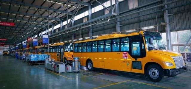 百輛金旅國六校車交付廣東東莞 為莘莘學童保駕護航