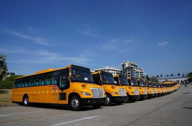 百輛金旅國六校車交付廣東東莞 為莘莘學童保駕護航