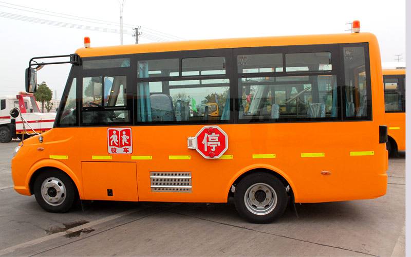 中華兒促會(huì)會(huì)長(zhǎng)劉波到河南護(hù)航考察校車(chē)智能防碰撞安全系統(tǒng)