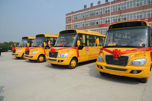 中華兒促會(huì)會(huì)長(zhǎng)劉波到河南護(hù)航考察校車(chē)智能防碰撞安全系統(tǒng)