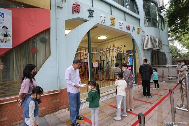 廣東湛江:男童被鎖校車(chē)內(nèi)9小時(shí)后身亡、欲蓋彌彰則嚴(yán)懲不貸! 廣東湛江:男童被鎖校車(chē)內(nèi)9小時(shí)后身亡、欲蓋彌彰則嚴(yán)懲不貸!