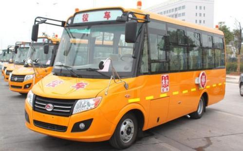 河北:新樂交警開展校車安全檢查 河北:新樂交警開展校車安全檢查