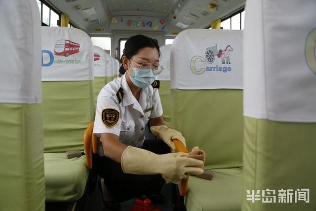 新增46條線路!開學(xué)首日,青島15萬學(xué)生乘坐“大鼻子”校車! 新增46條線路!開學(xué)首日,青島15萬學(xué)生乘坐“大鼻子”校車!